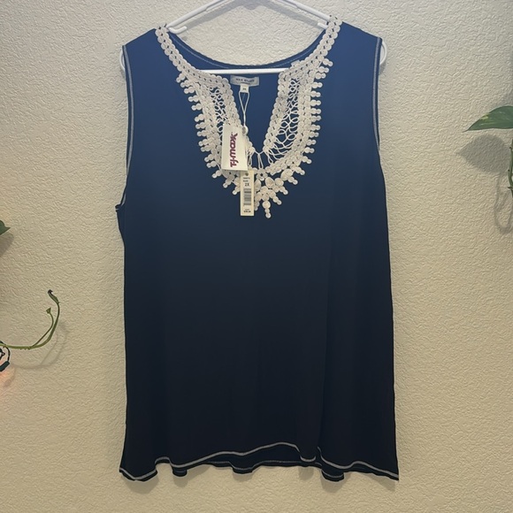 Max Studio Black Sleeveless Blouse with Ivory Crochet Neckline – Size 2X – NWT - Picture 6 of 6